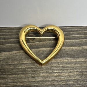 Vintage Heart Shaped Brooch Pin Gold Tone Valentine Love Gift Open‎ Shape Estate